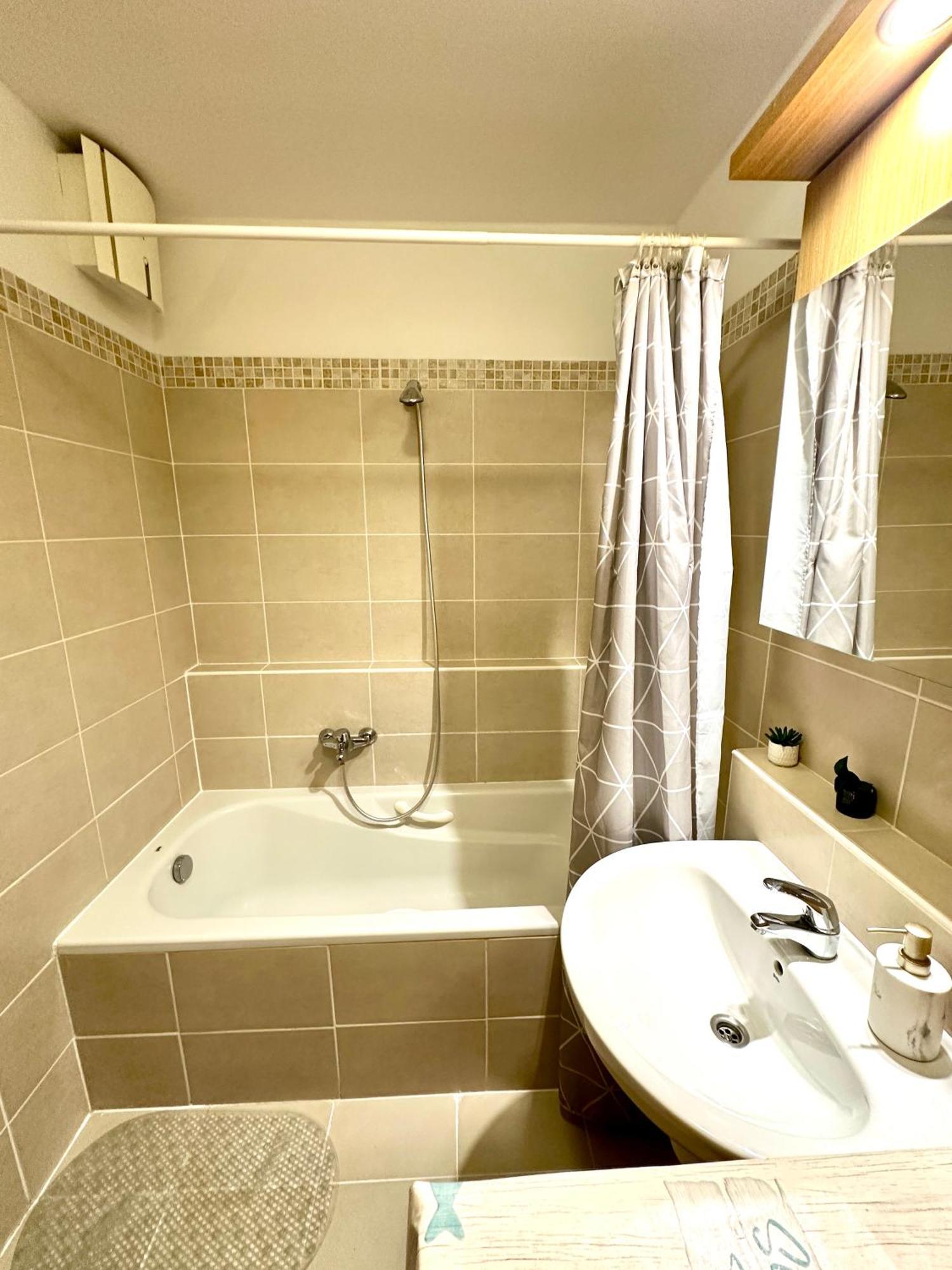 Central Apartment With Balcony Budapeşte Dış mekan fotoğraf