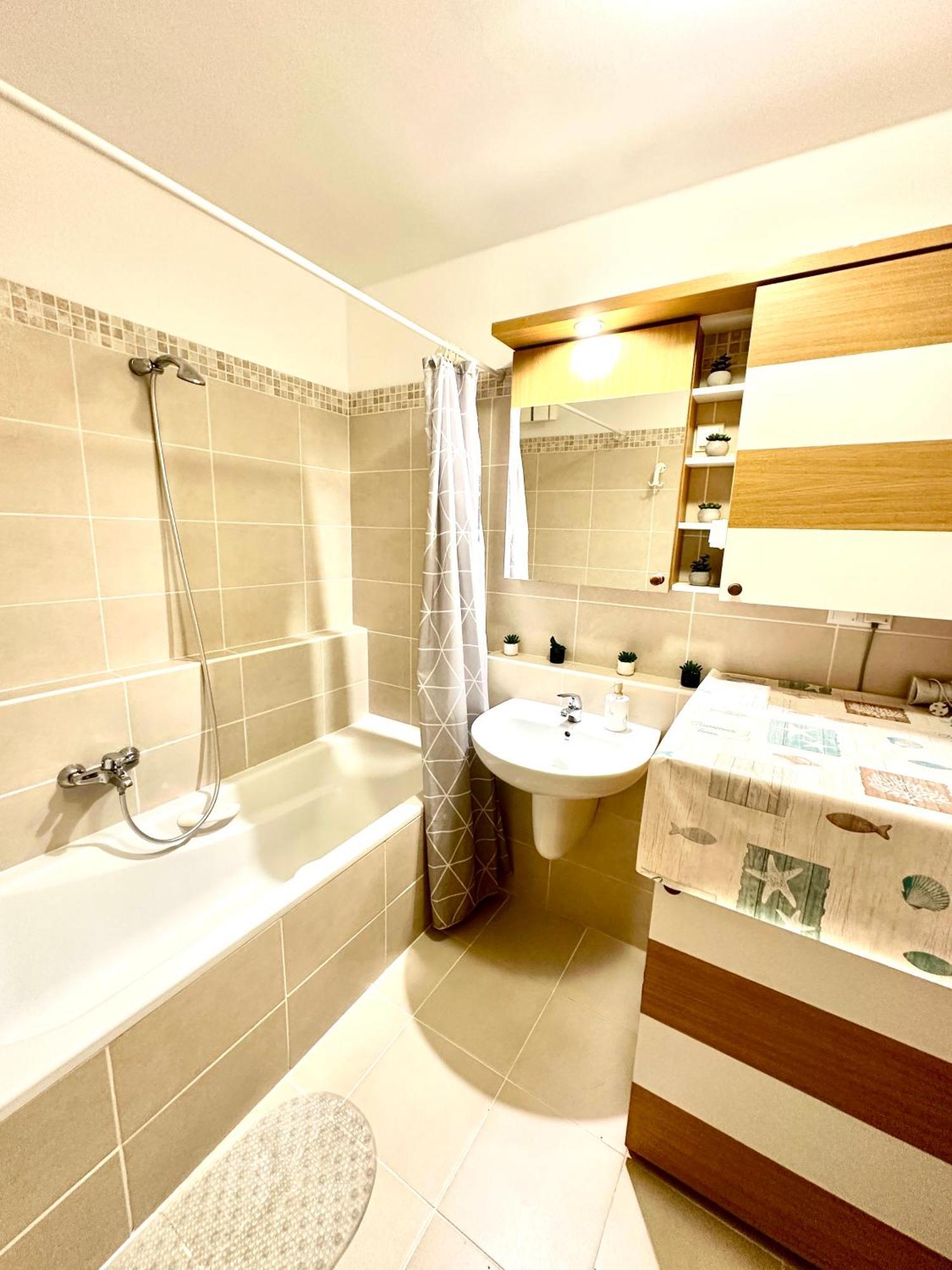 Central Apartment With Balcony Budapeşte Dış mekan fotoğraf